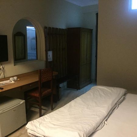 Hotel Atithi Dehradun Eksteriør billede